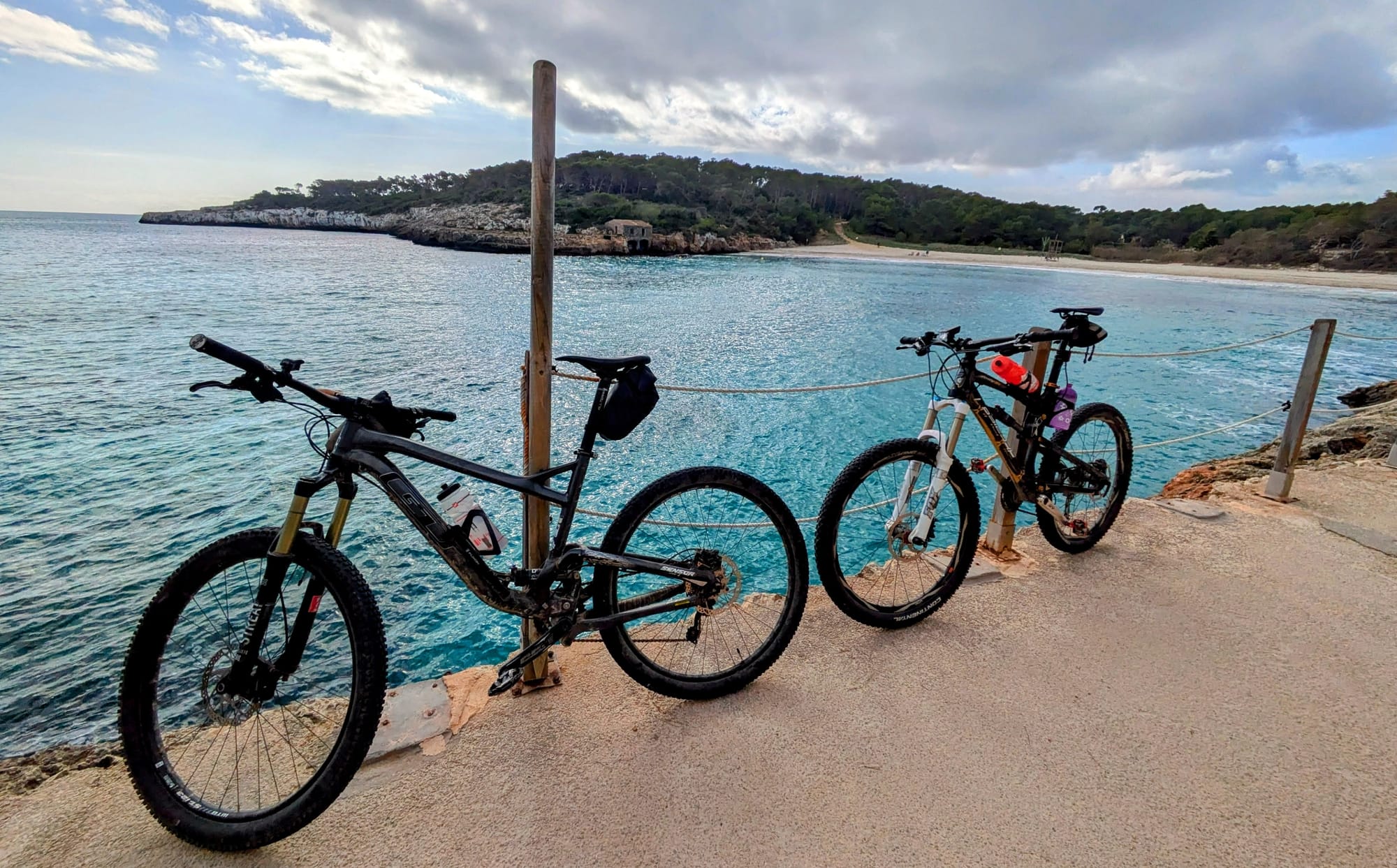 Through the hills and by the sea on knobby tires